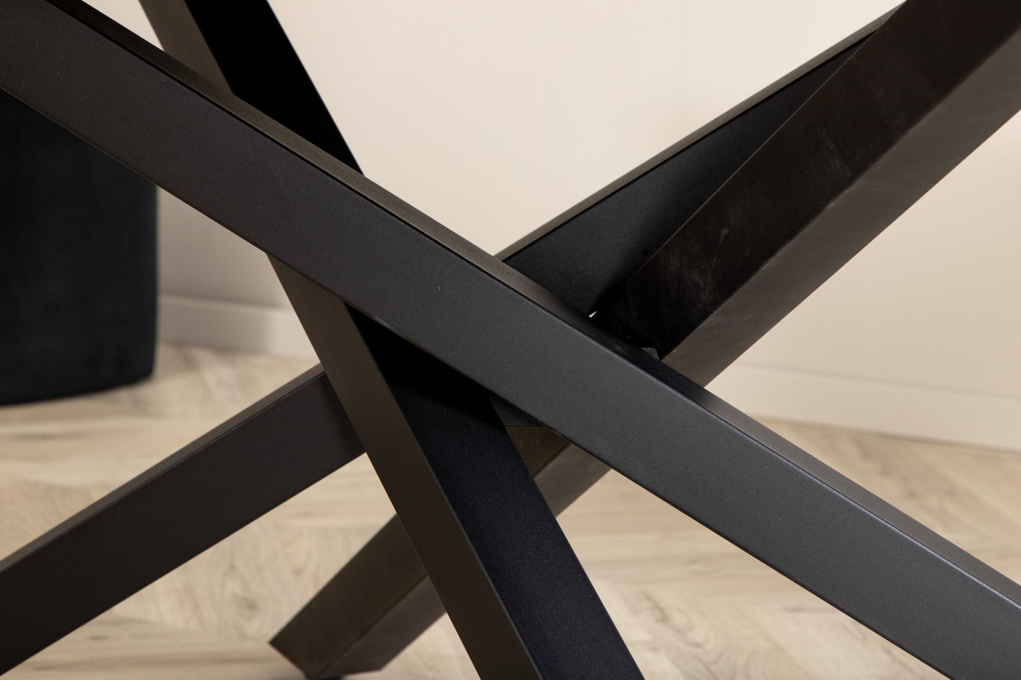 Venture Home Piazza Dining Table - Black / Grey Veneer - vivahabitat.com