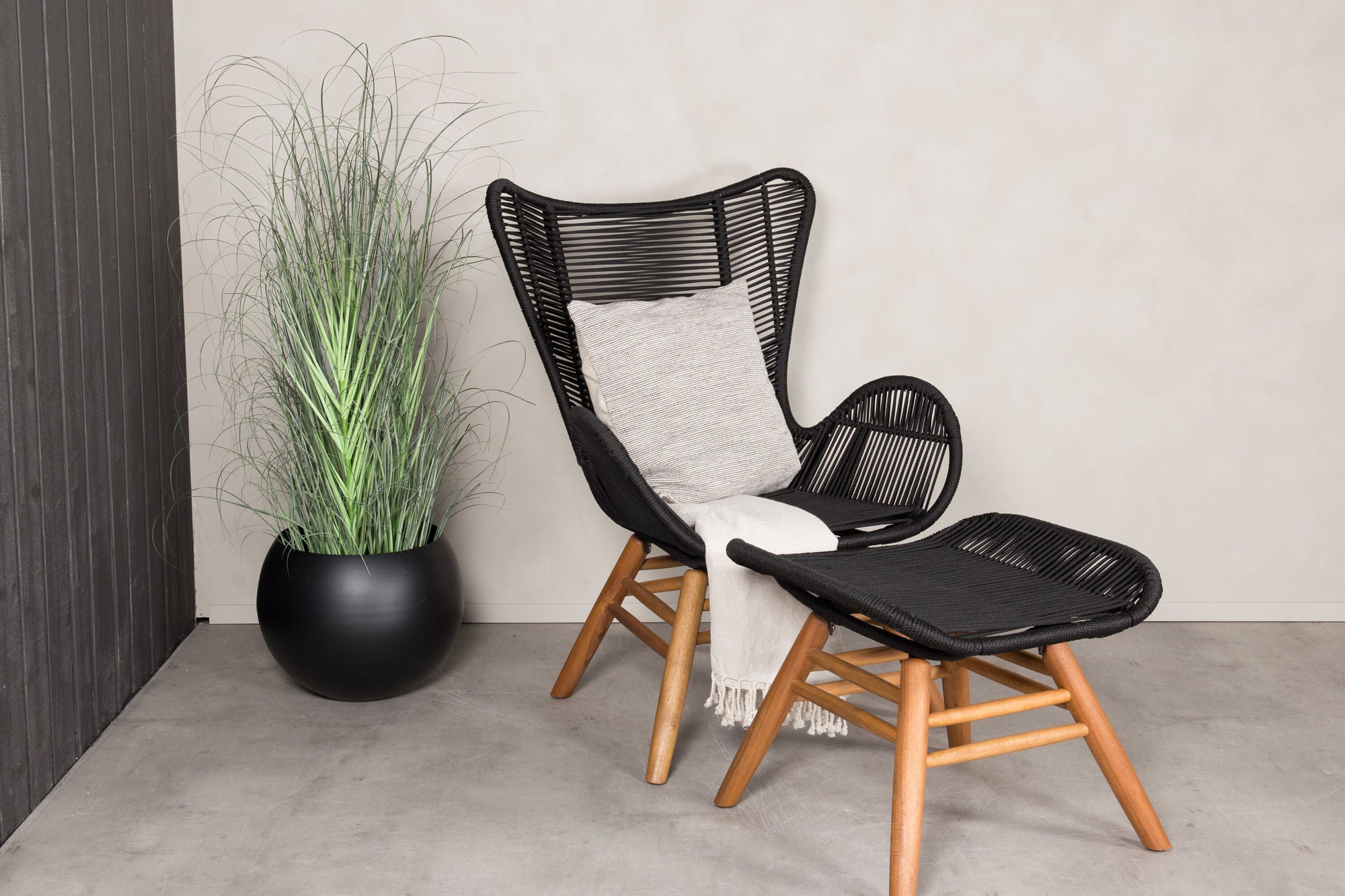 Venture Home Tingeling Lounge Chair inc. Stool - Black Rope / Acacia - vivahabitat.com