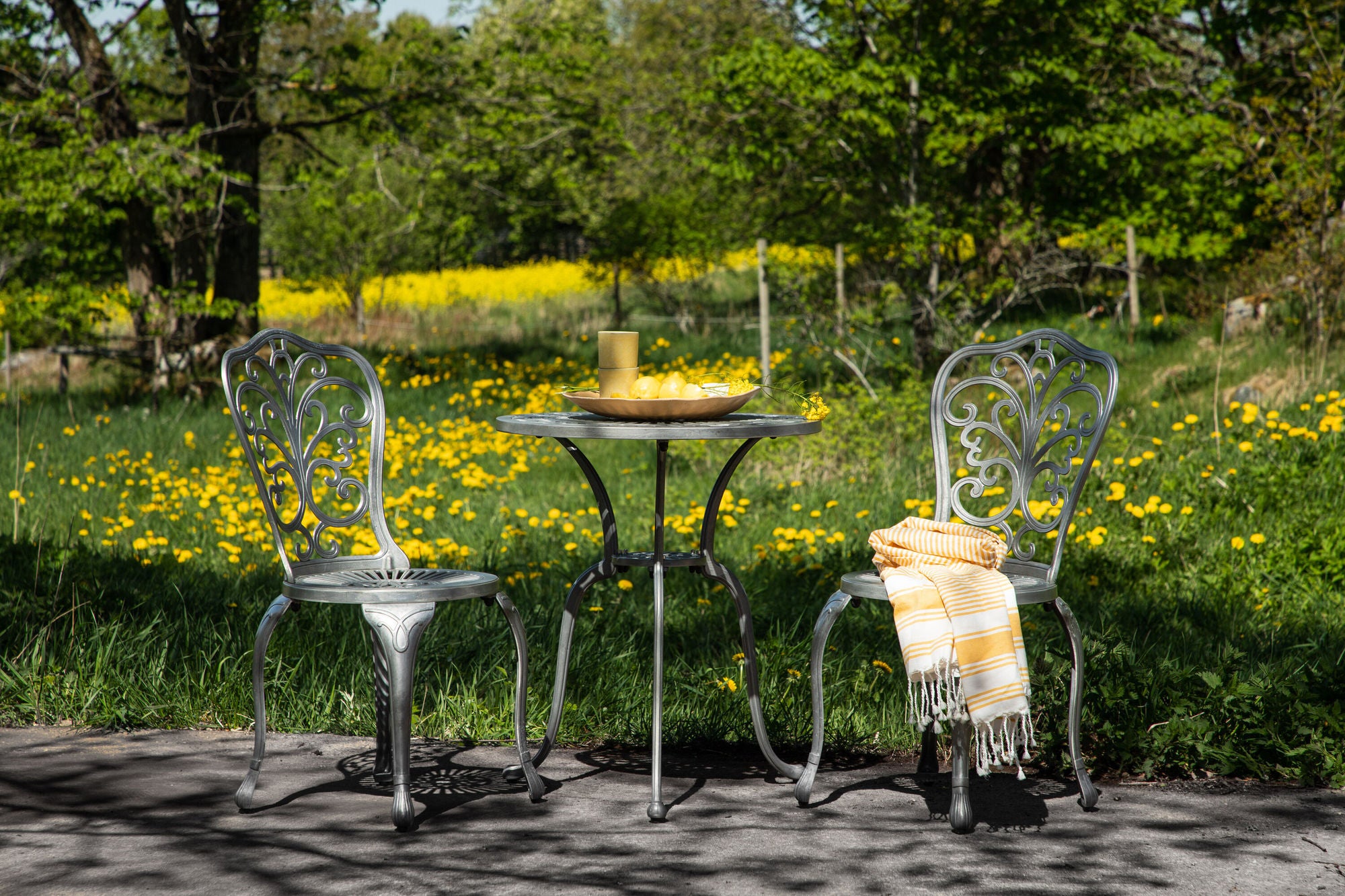 Venture Home Nandin Cafetset Aluminium - Silver / 2 chairs + table round ø60** - vivahabitat.com