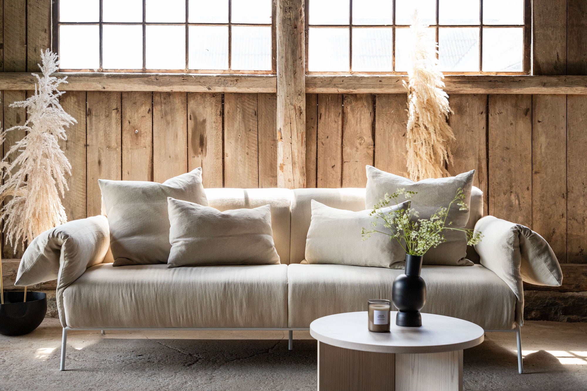 Vind Öckerö Sofa - White / Beige Linen - vivahabitat.com