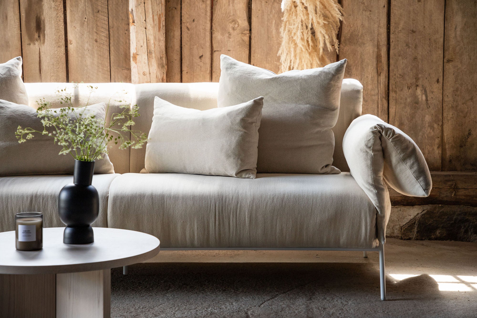 Vind Öckerö Sofa - White / Beige Linen - vivahabitat.com