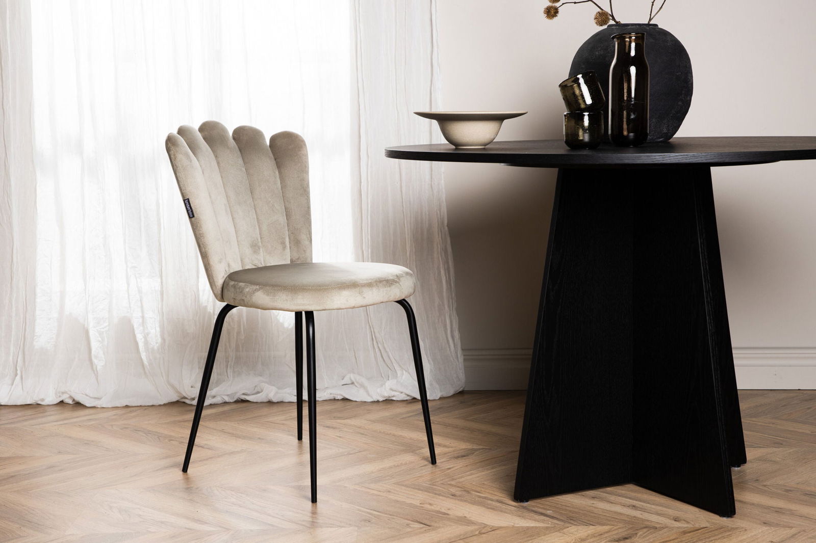 Limhamn Light Chair 2-pack - Black / Beige Velvet - vivahabitat.com