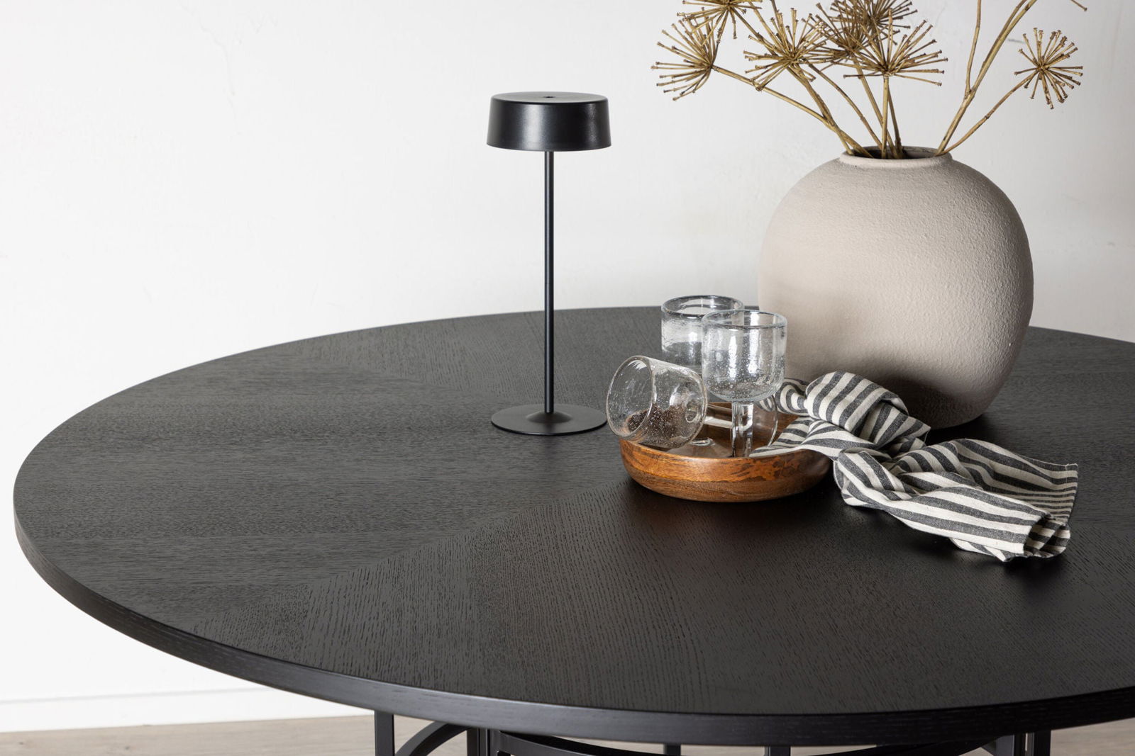 Copenhagen - Dining Table round - Black / Black - vivahabitat.com