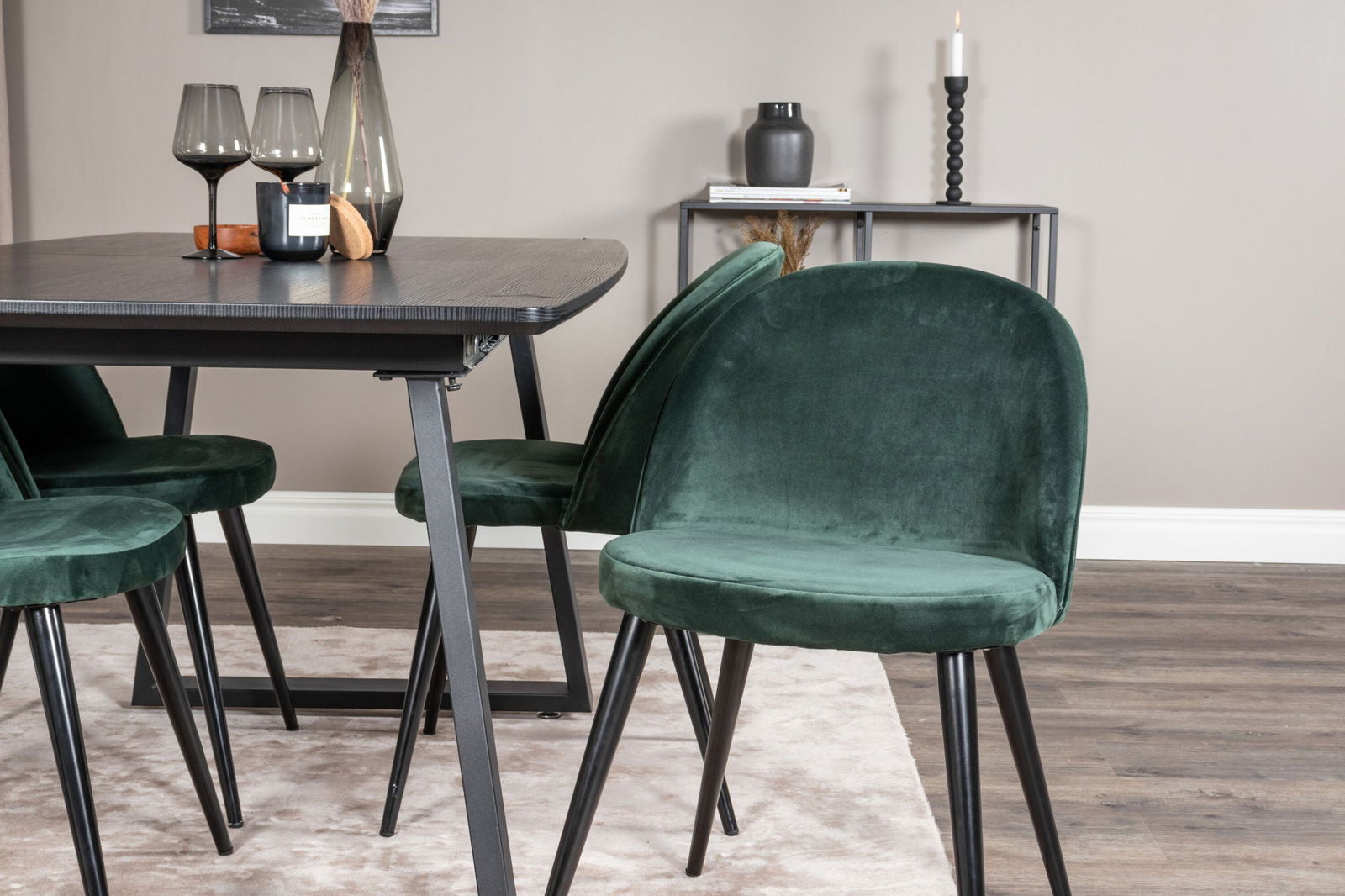 Venture Home Inca Extentiontable - Black top / black Legs+Velvet Dining Chair - Green / Black_4 - vivahabitat.com