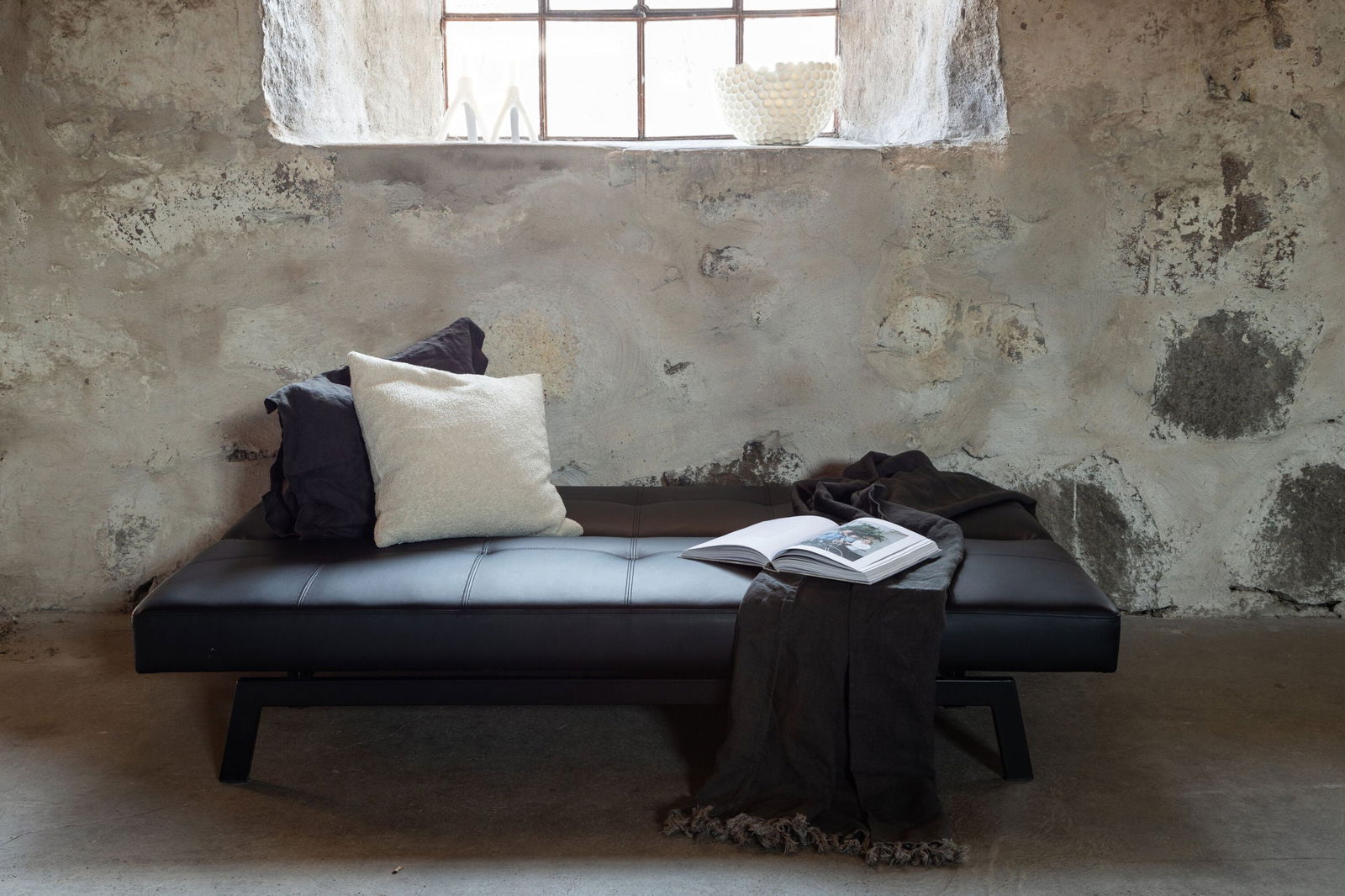 Venture Home Bodil Sofabed - Black / Black PU - vivahabitat.com