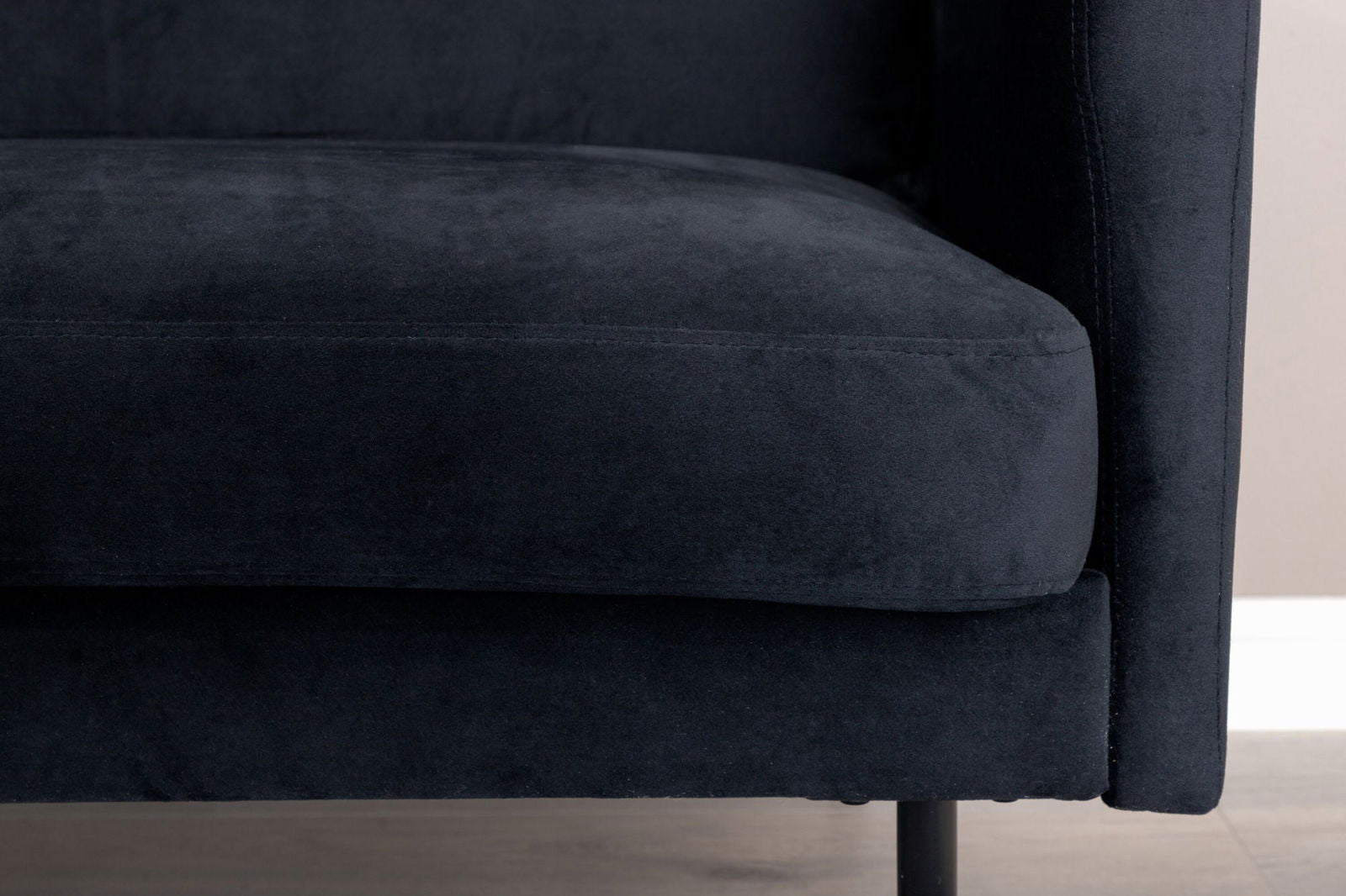 Venture Home Zoom 2-seat sofa - Black / Black Velvet - vivahabitat.com