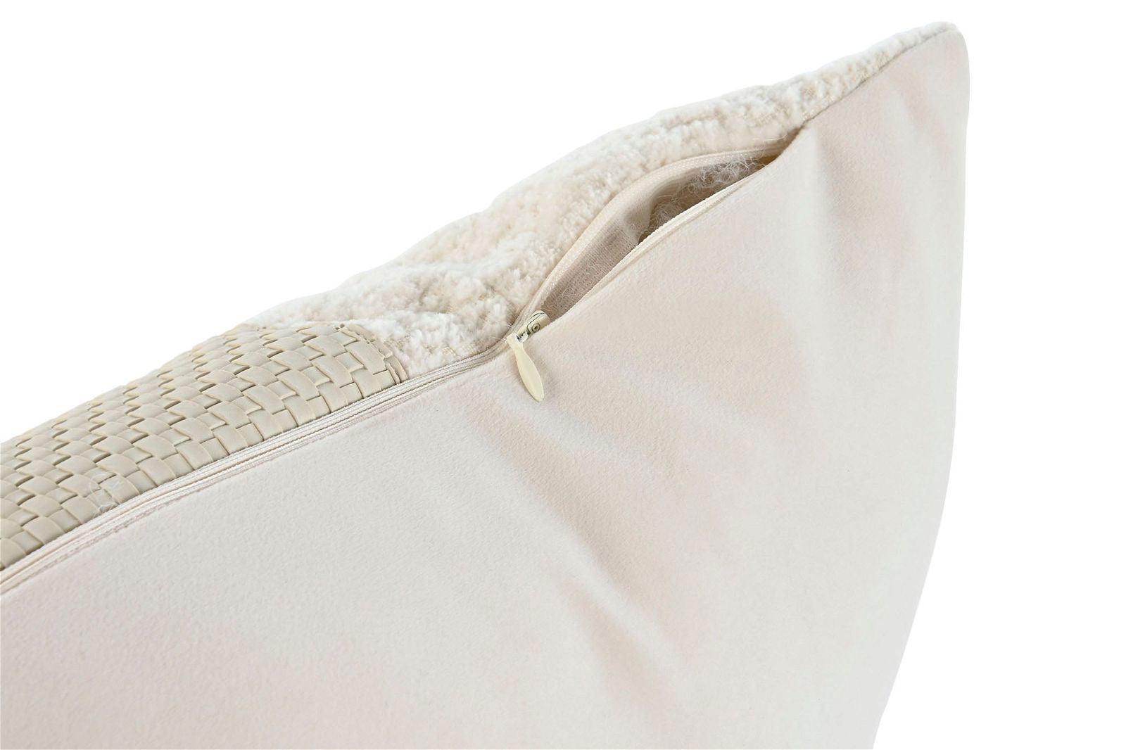 Buckle Cushion Teddy White - vivahabitat.com