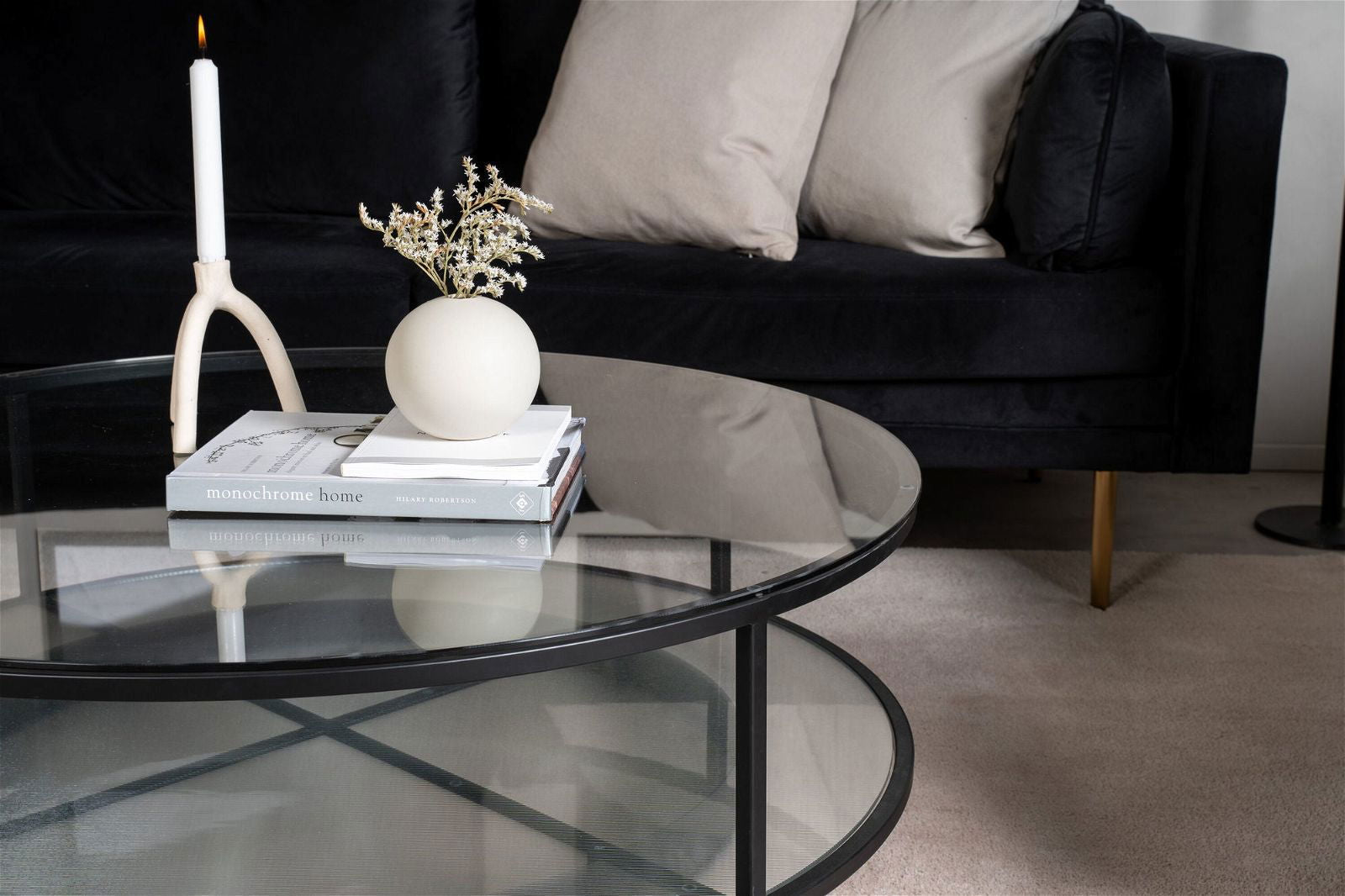 Falsterbo - Sofa Table Round - Glass / Black - vivahabitat.com