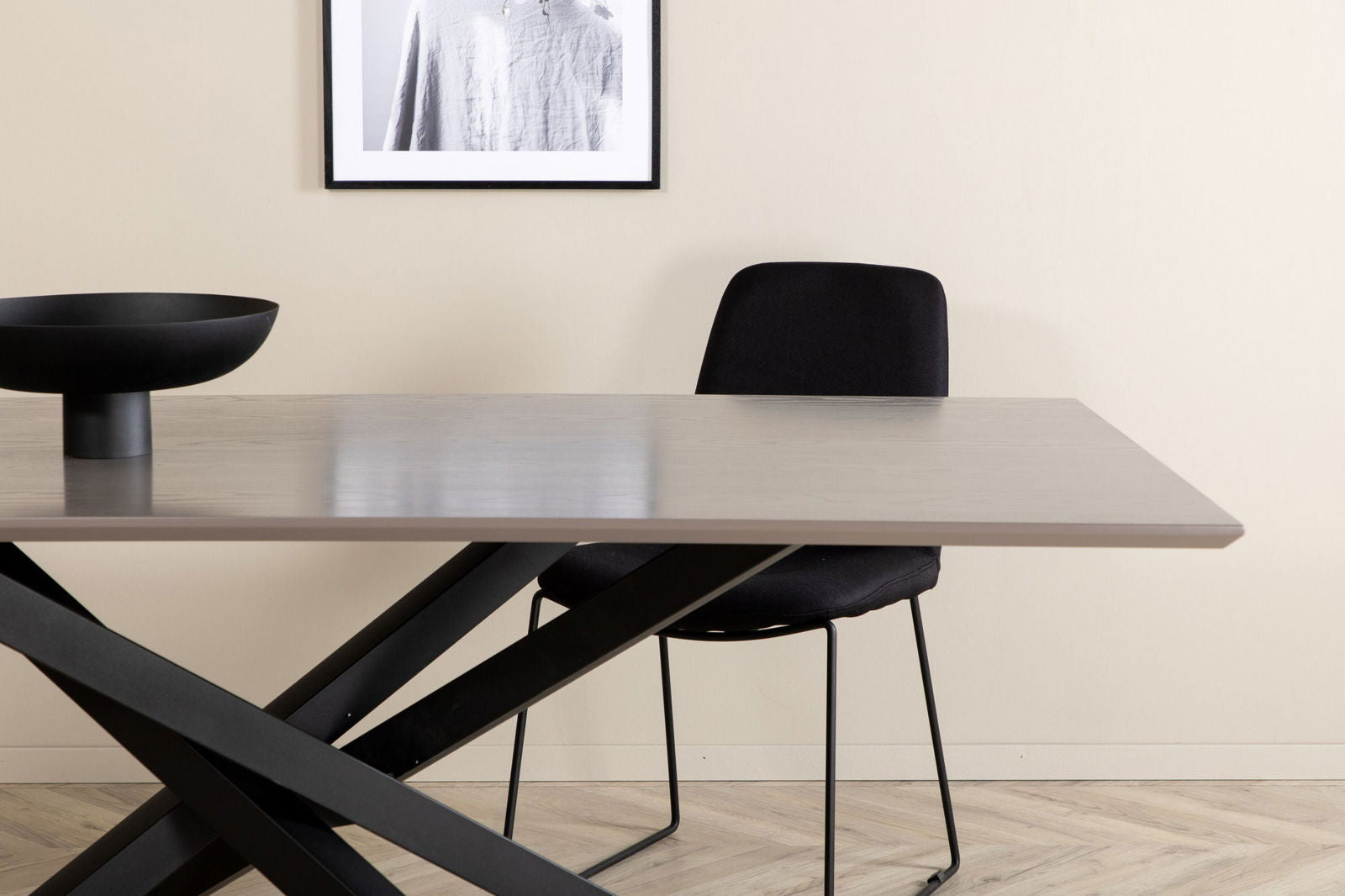 Venture Home Piazza Dining Table - Black / Grey Veneer - vivahabitat.com