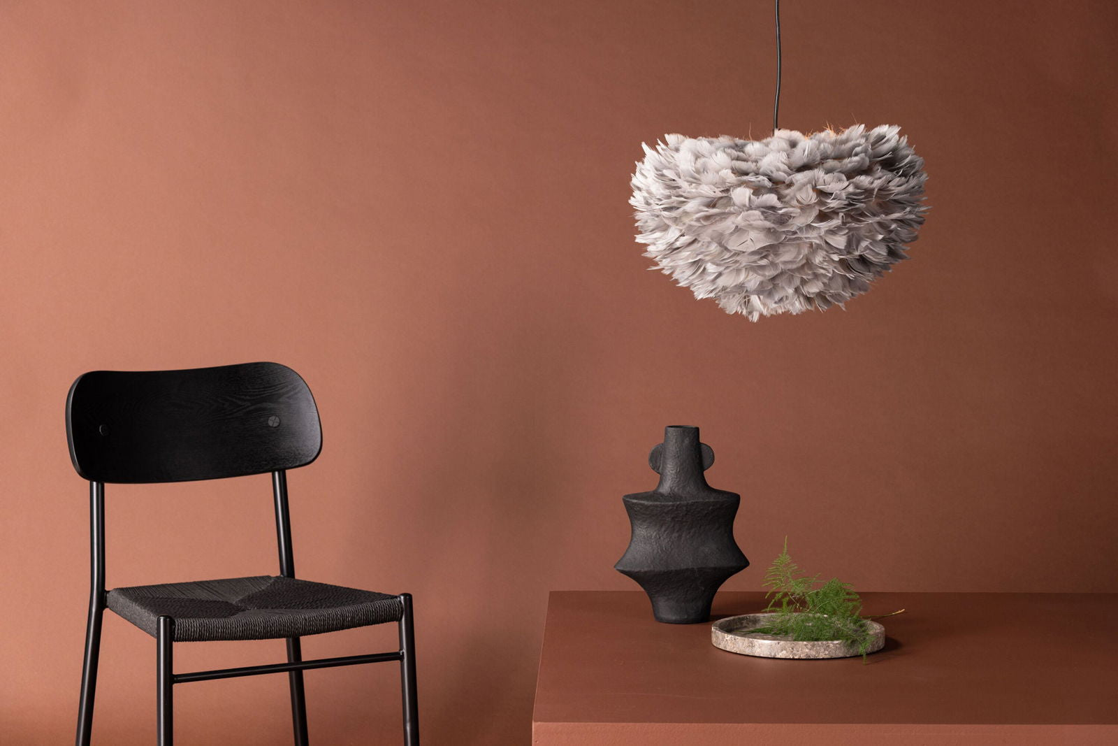 Venture Home Nicola - Medium Pendant Lamp - Black / Grey artificial feather - vivahabitat.com