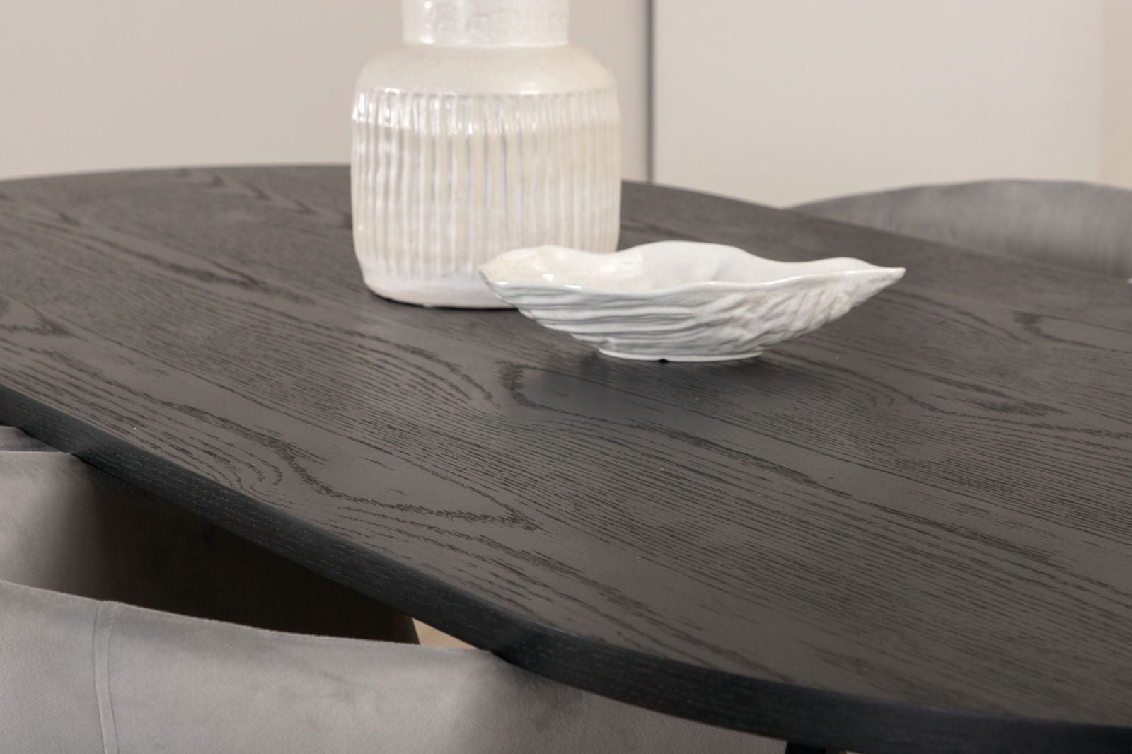 Venture Home Skate Oval Dining Table - Black / Black Veneer+Berit Chair - Black / Light Grey Velvet_4 - vivahabitat.com