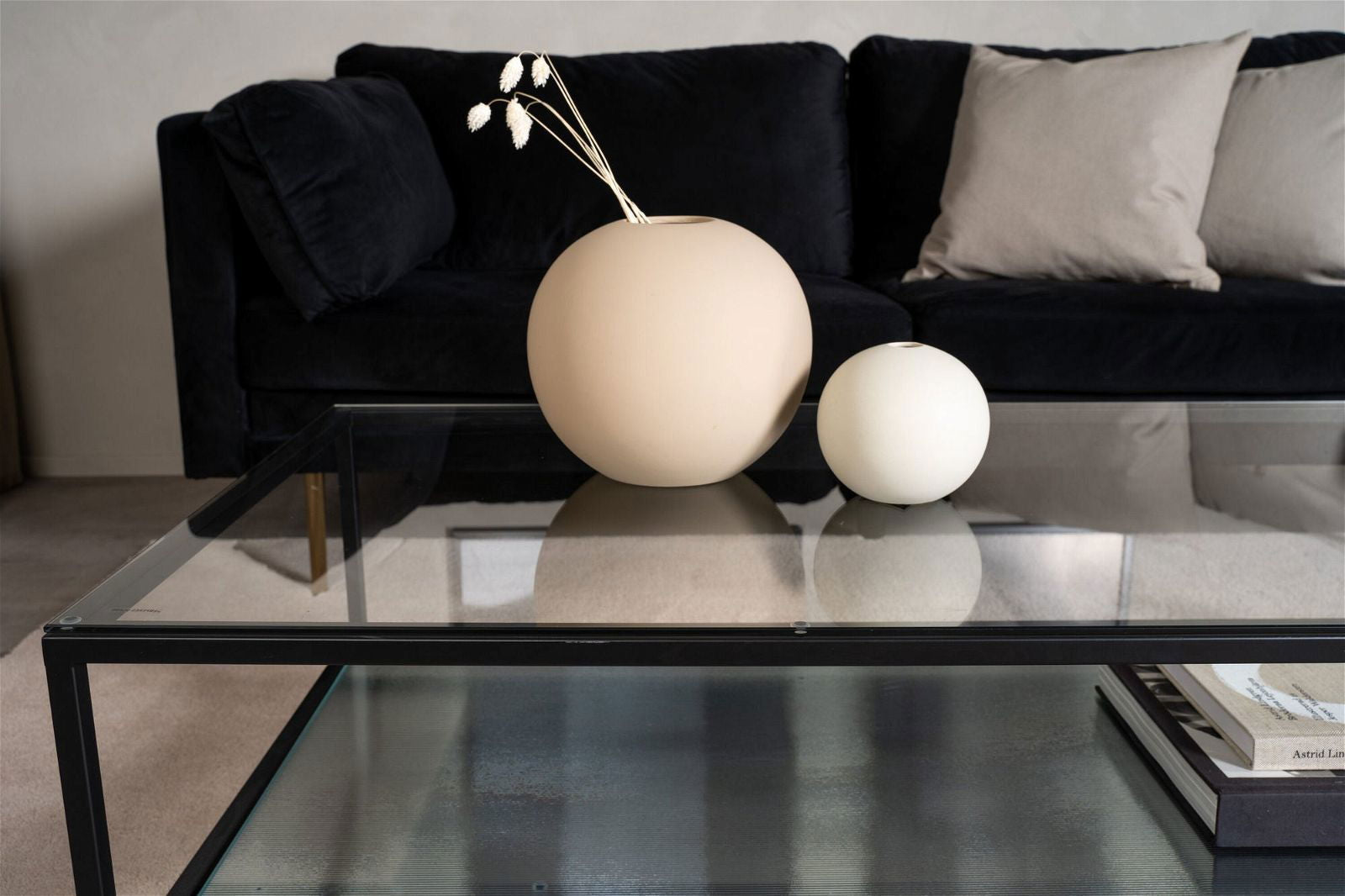 Maglehem - Sofa Table - Glass / Black - vivahabitat.com