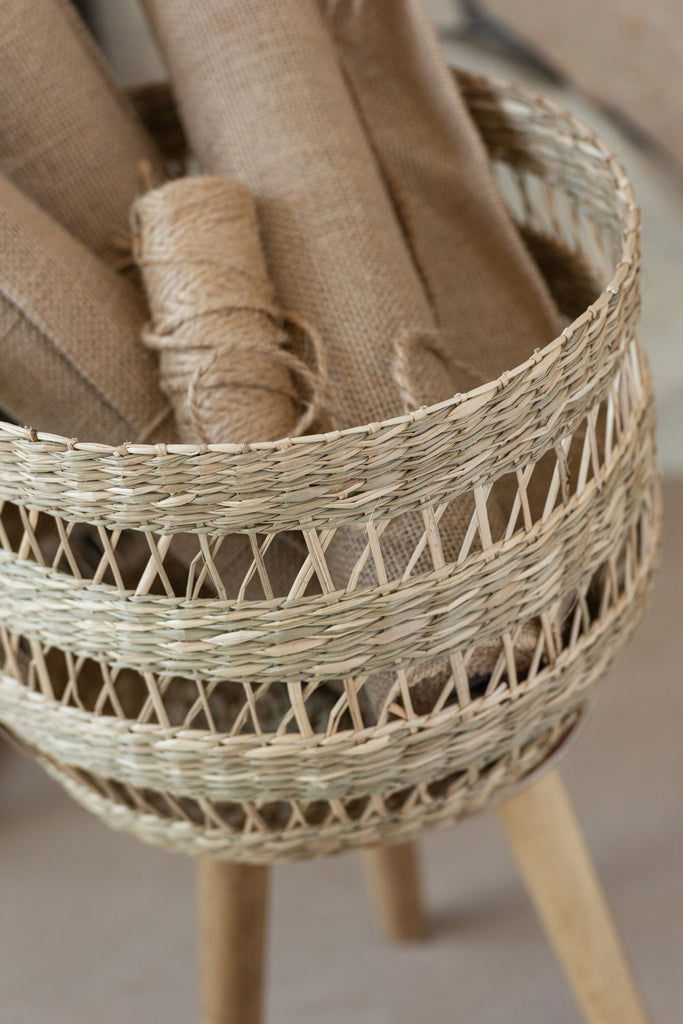 Set Of 3 Baskets On Tripod Seagrass Natural - vivahabitat.com