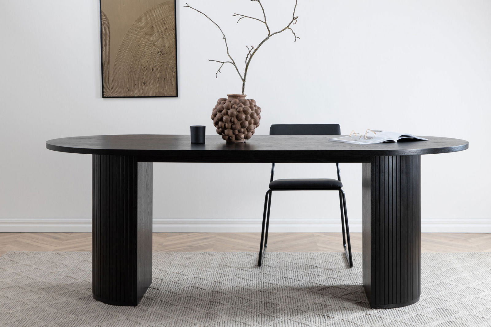 Venture Home Bianca Oval Dining Table - Black / Black Veneer - vivahabitat.com