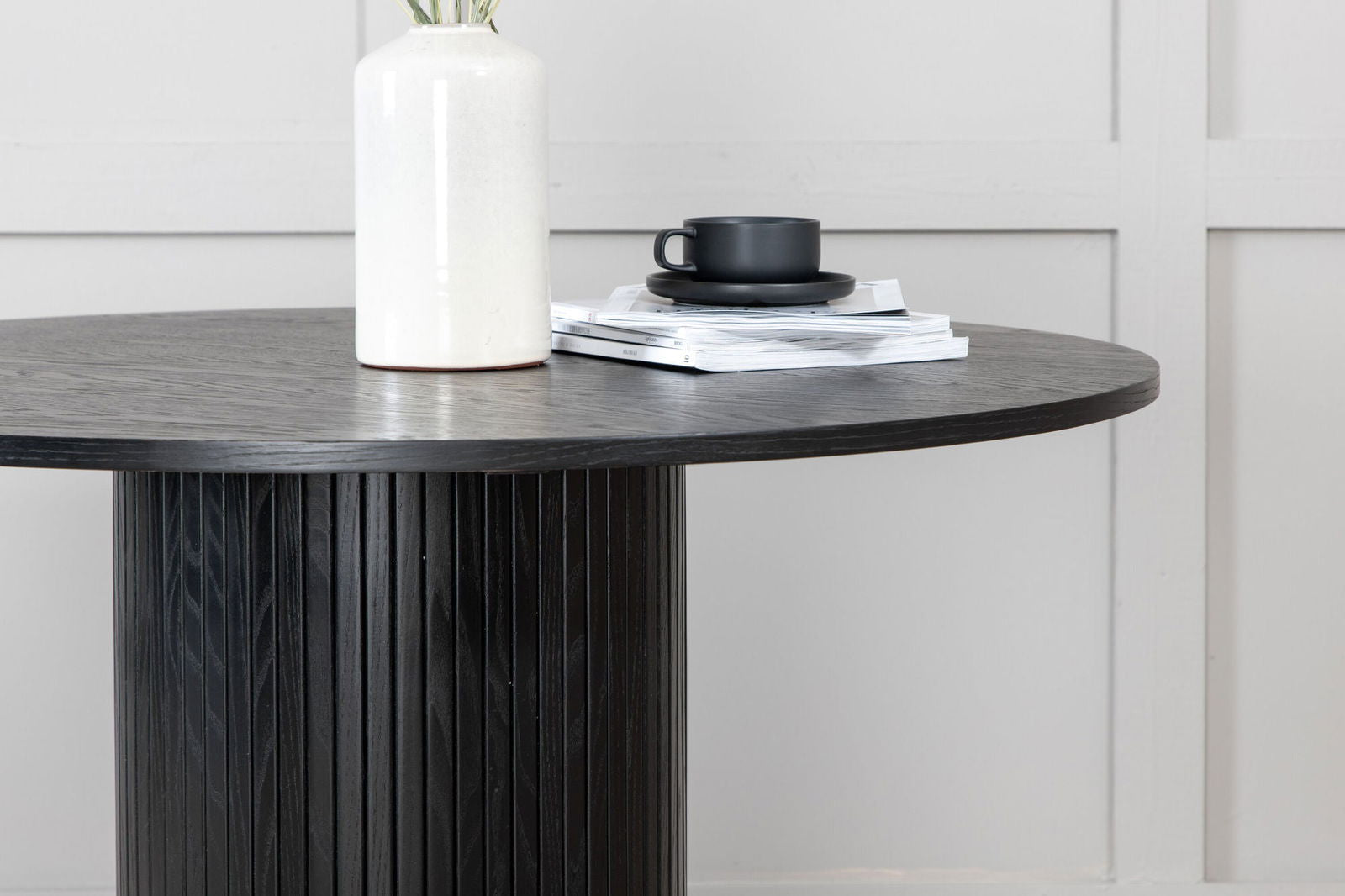 Venture Home Bianca Round Dining Table - Black / Black Veneer - vivahabitat.com