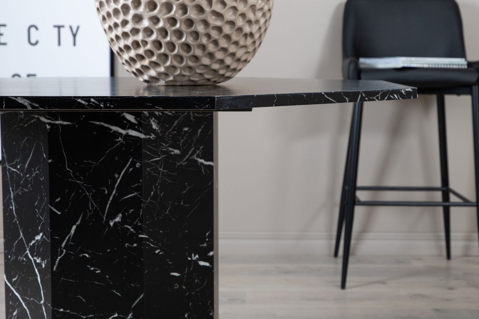 Venture Home Marbs Round Dining Table - Black / Black Glass Marble - vivahabitat.com