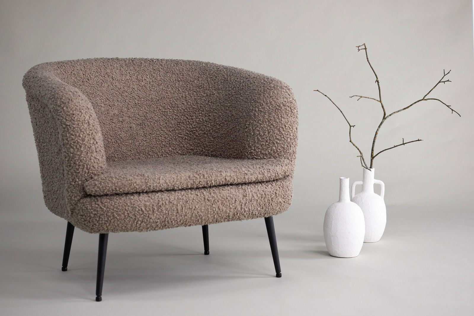 Vind Nordkoster Single Sofa - Matte Black / Dark Beige Teddy - vivahabitat.com