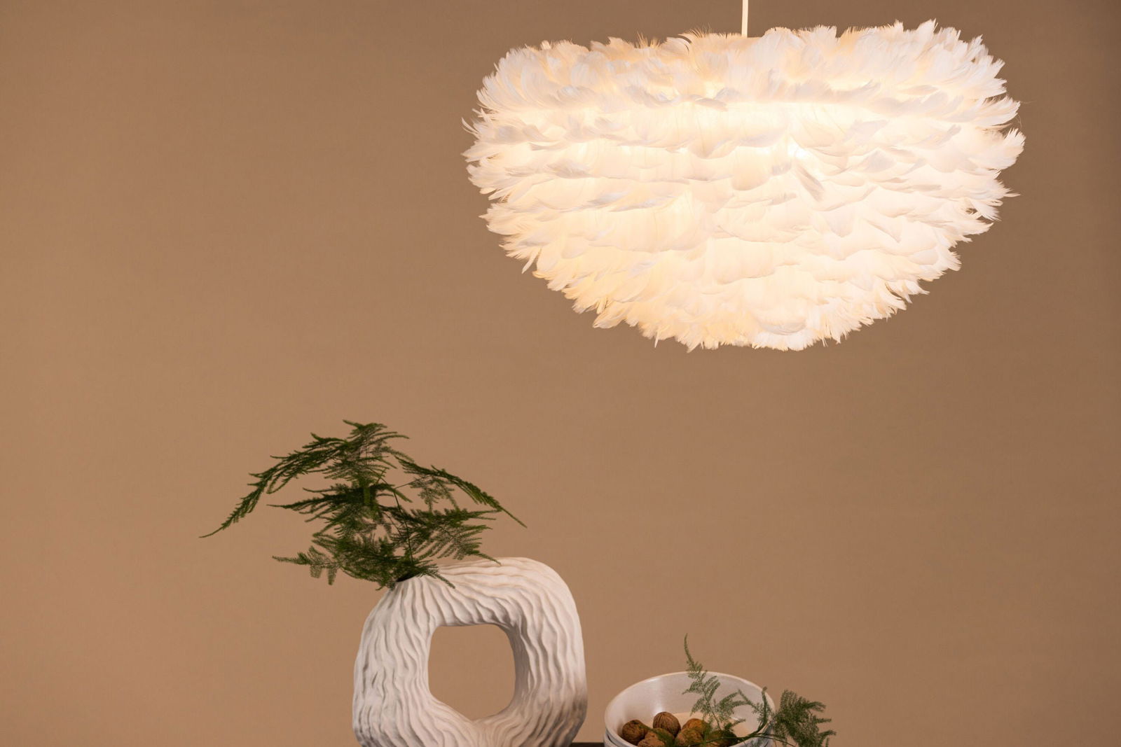 Venture Home Nicola - Large Pendant Lamp - White / White artificial feather - vivahabitat.com