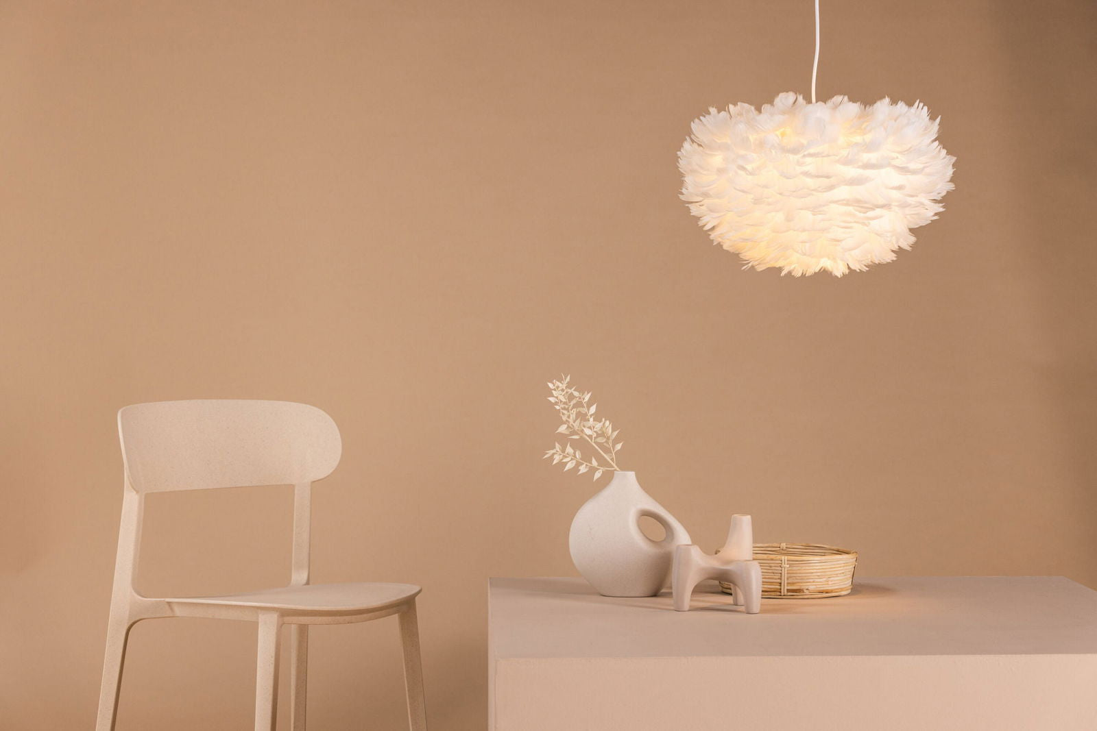 Venture Home Nicola - Medium Pendant Lamp - White / White artificial feather - vivahabitat.com