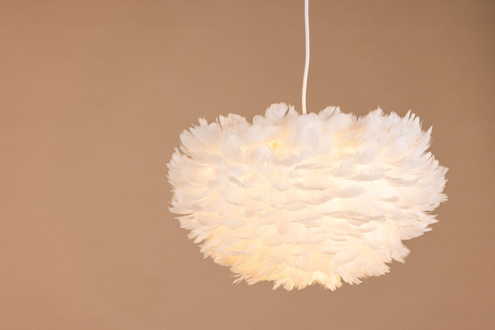 Venture Home Nicola - Medium Pendant Lamp - White / White artificial feather - vivahabitat.com