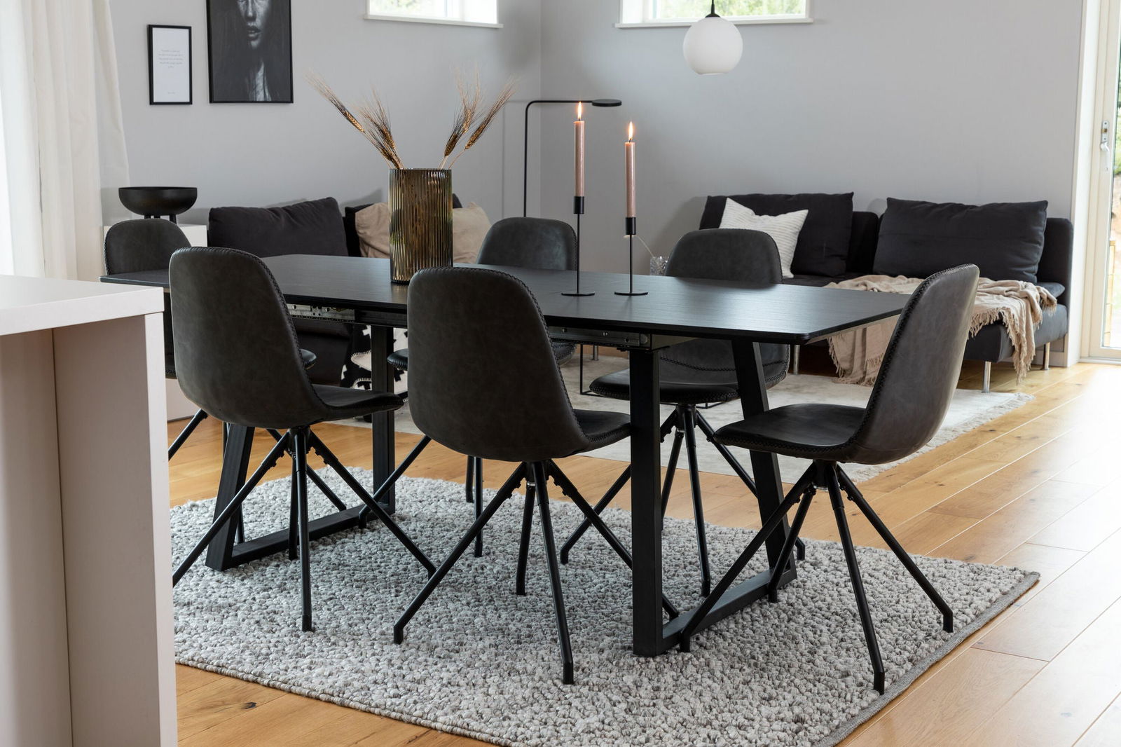 Venture Home Inca Extentiontable - Black top / black Legs+Polar Dining Chair with Spin funct - vivahabitat.com